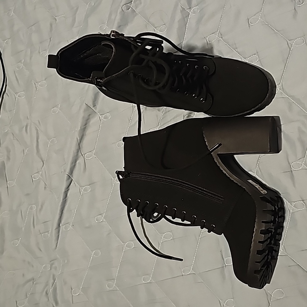 Soda Malia Women, Size 7.5,Blk Chunky Heel Ankle Lace Up Combat Boots New